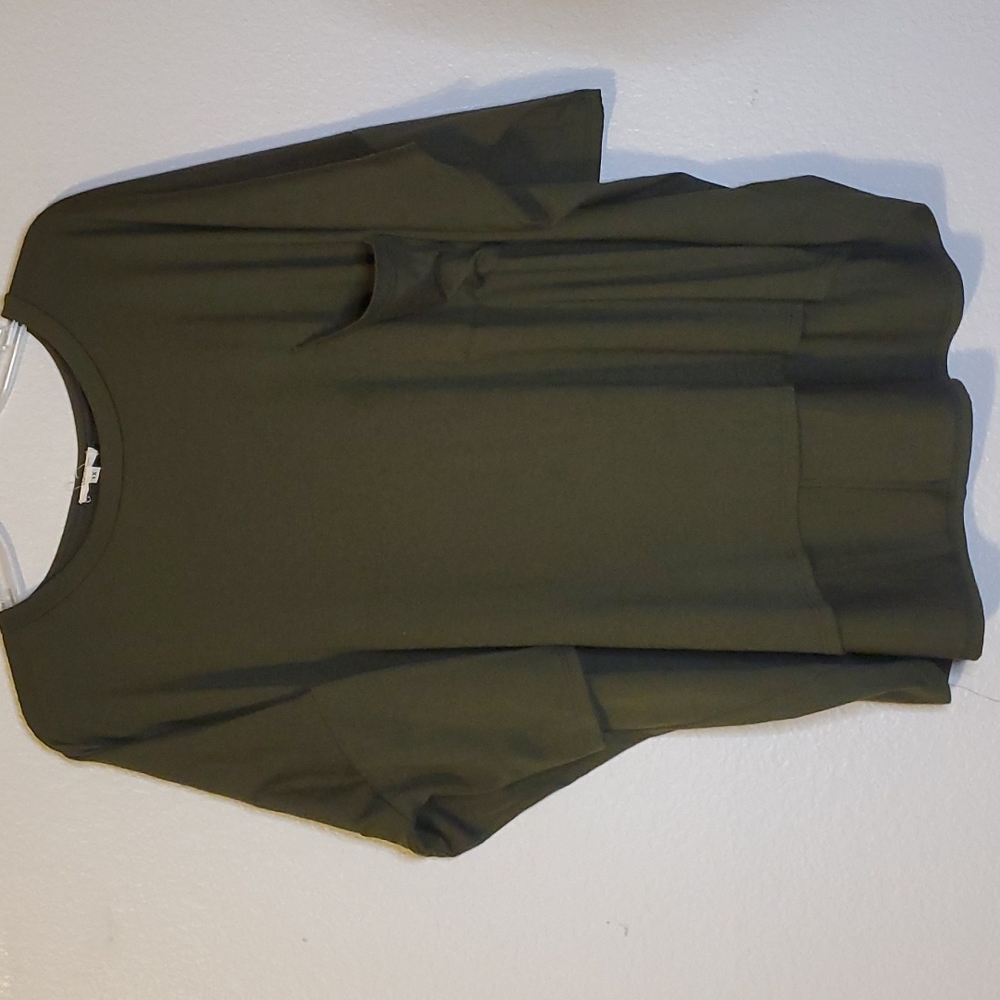 🪩 2/$15 // TALULAH: Green Shirt